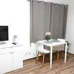 Apartmán Pretty Private U Labe, Self-service Check-in 24 L 7 *
