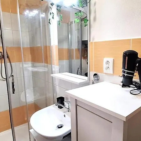 Apartamento Pretty Private U Labe, Self-service Check-in 24 L 7 *