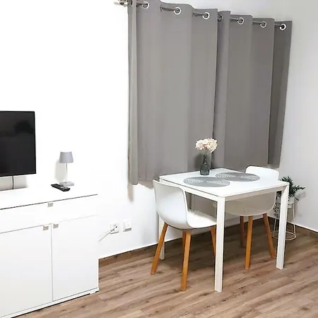 Apartmán Pretty Private U Labe, Self-service Check-in 24 L 7 *