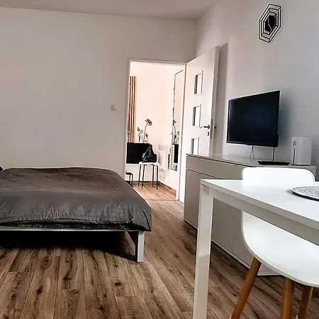Pretty Private U Labe, Self-service Check-in 24 L 7 Apartmán Neratovice
