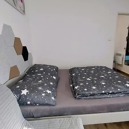 Apartmán Pretty Private U Labe, Self-service Check-in 24 L 7
